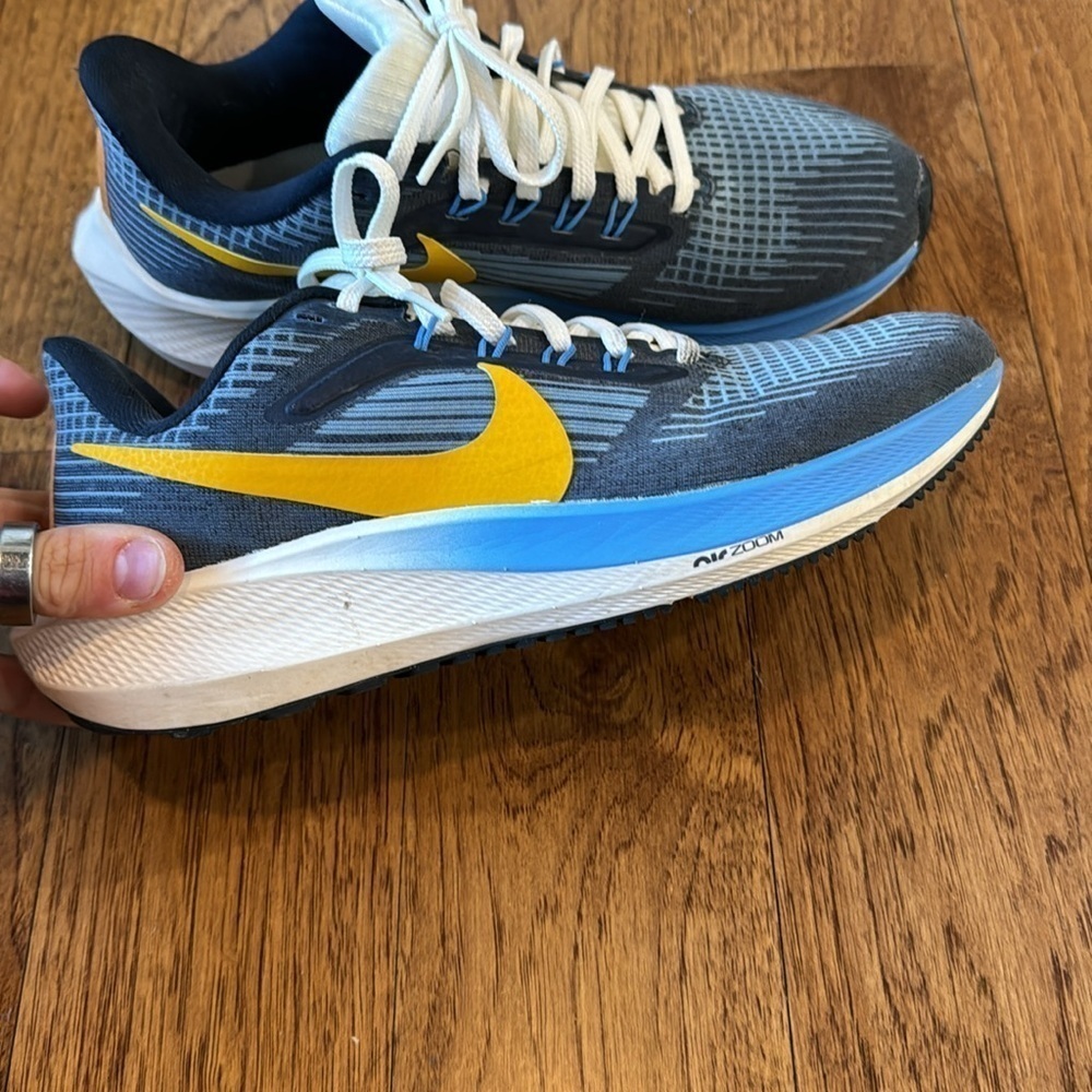 Nike Women's Shoes in Navy and Gold - Picture 10 of 10